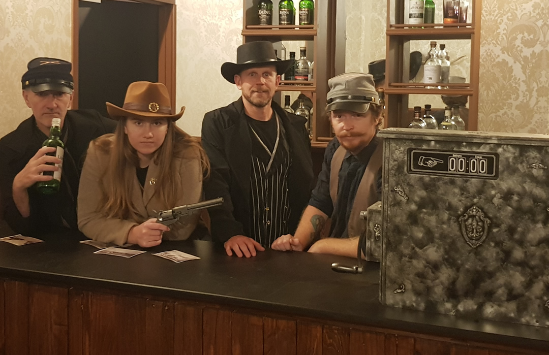 The Mean Four - they are stealing the Gold from the Fox in a Box Saloon